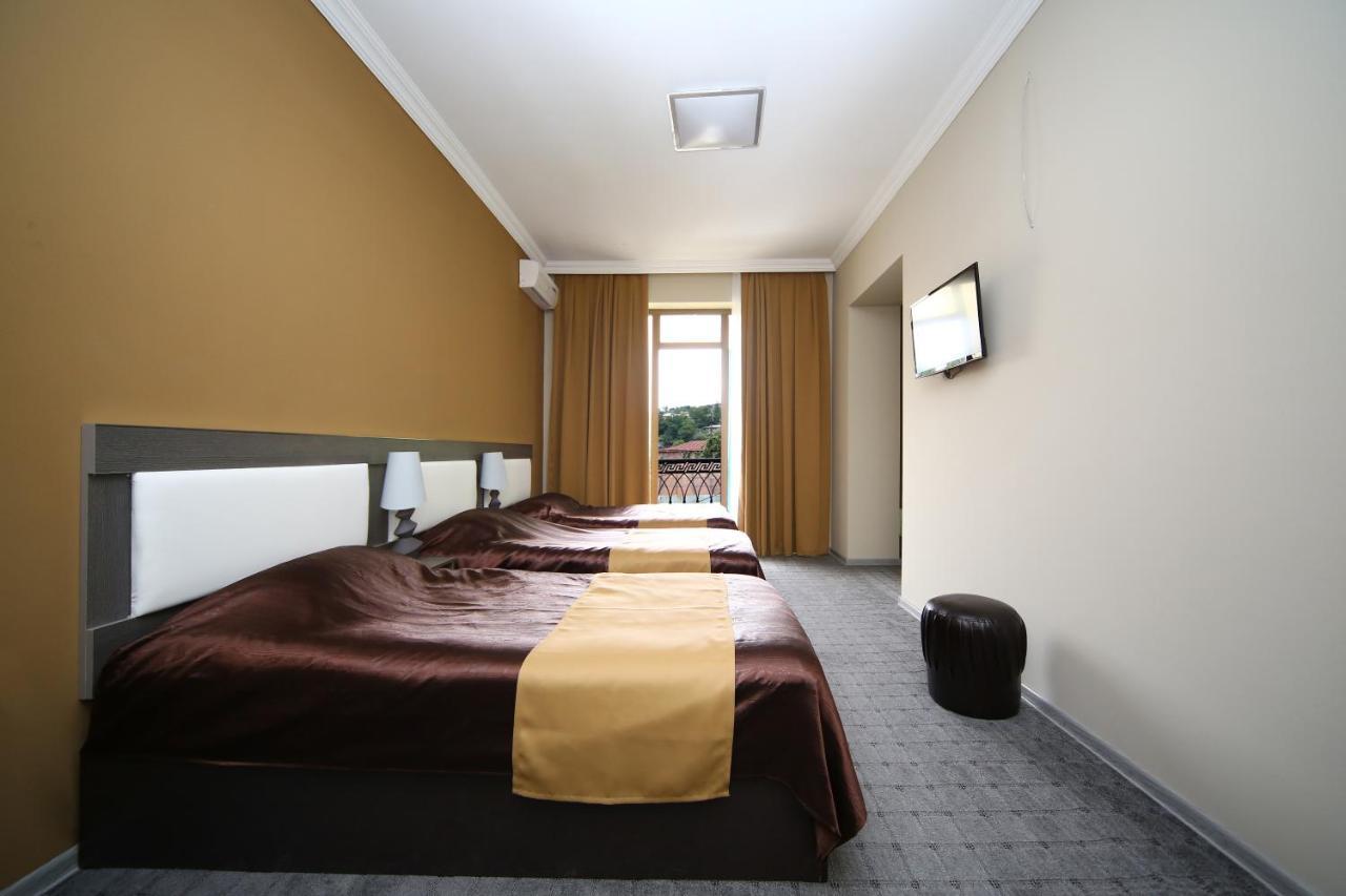 Discovery Hotel Кутаиси Екстериор снимка