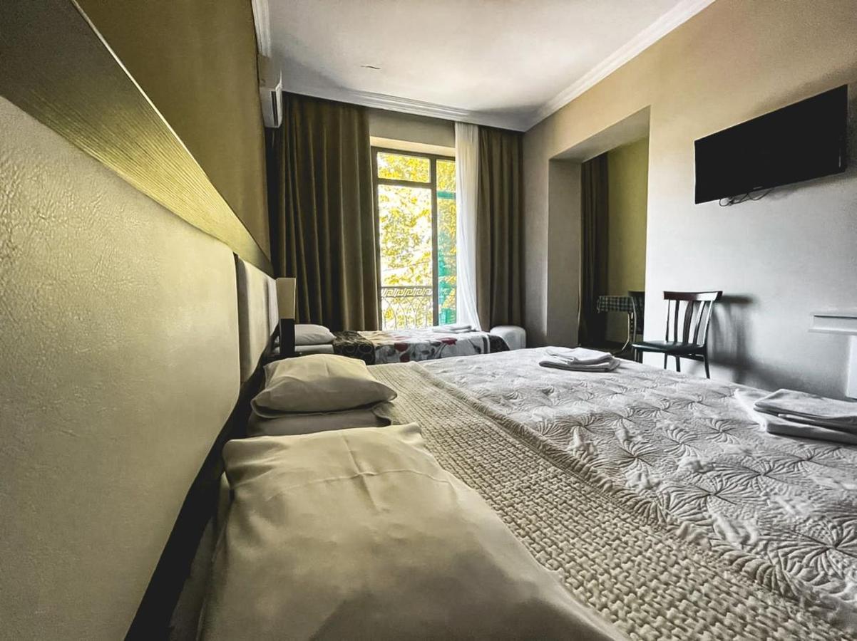 Discovery Hotel Кутаиси Екстериор снимка