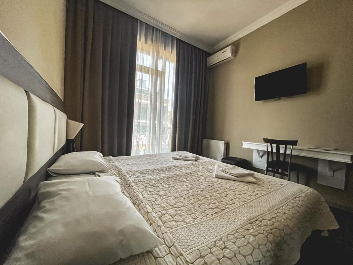 Discovery Hotel Кутаиси Екстериор снимка