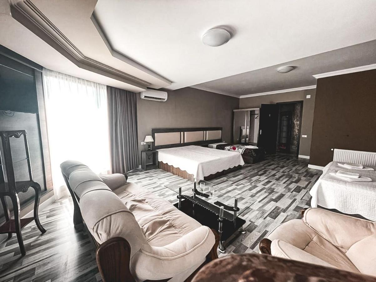 Discovery Hotel Кутаиси Екстериор снимка