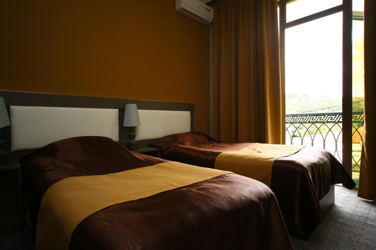 Discovery Hotel Кутаиси Екстериор снимка